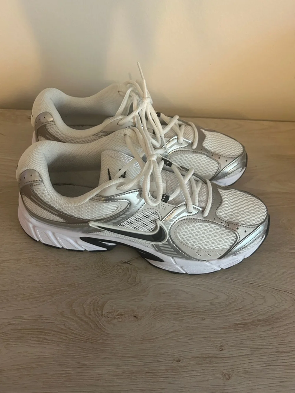 Men’s Nike White and Silver Men’s Running Sneakers